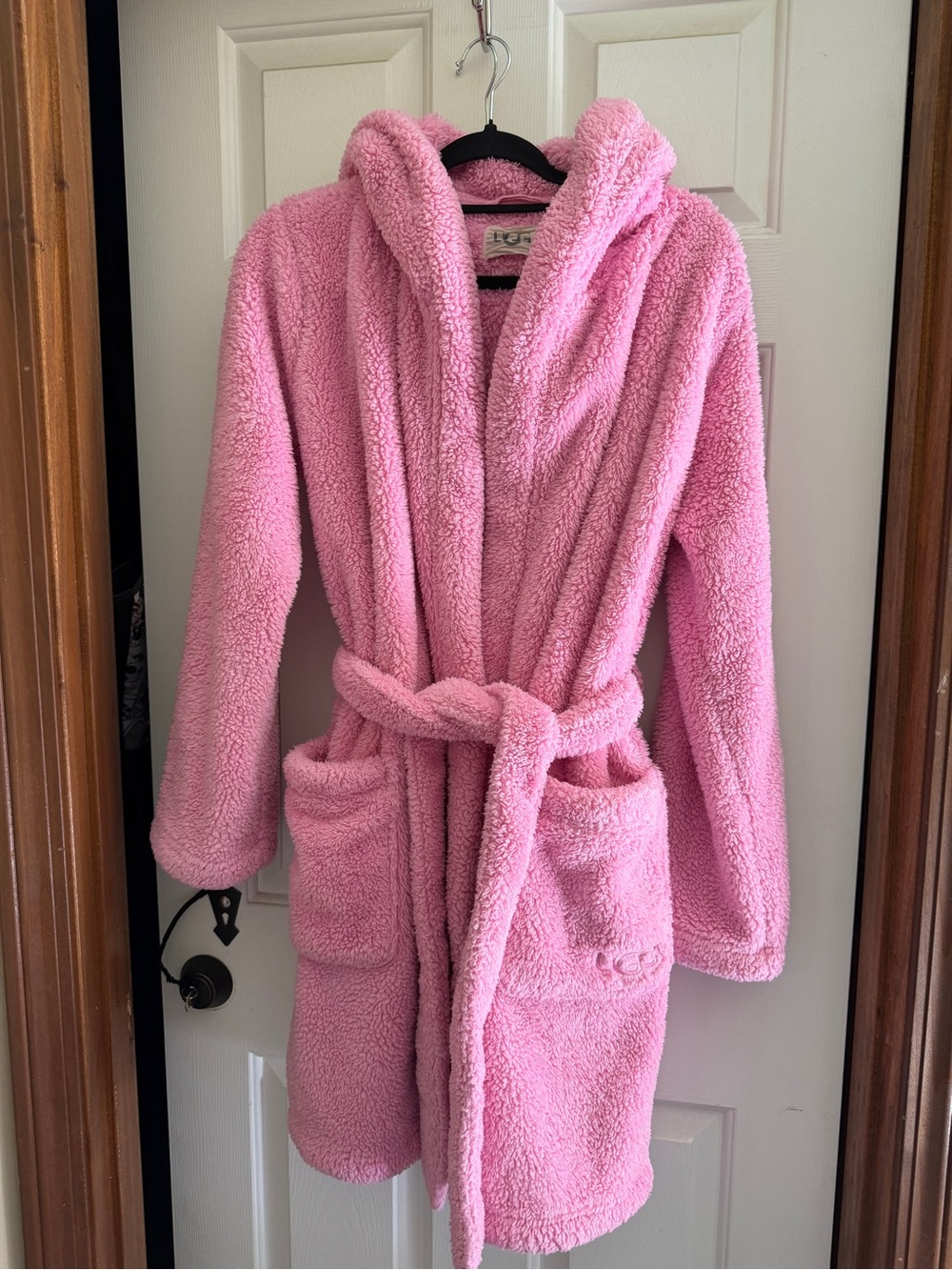 UGG Women’s Medium Pink Sherpa Robe